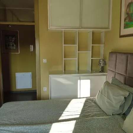 Laura Apartment *